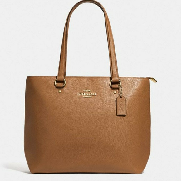 Coach Handbags - 🌟HP🌟 *NWT* Coach Bay Tote in Light Saddle